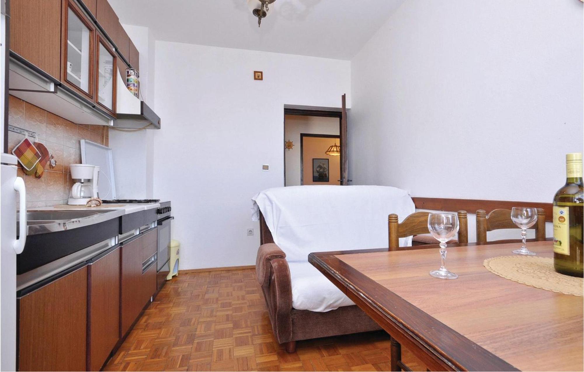 2 Bedroom Lovely Apartment In Starigrad Paklenica Εξωτερικό φωτογραφία