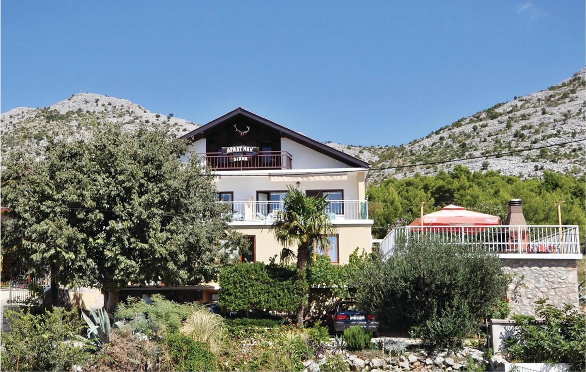 2 Bedroom Lovely Apartment In Starigrad Paklenica Εξωτερικό φωτογραφία