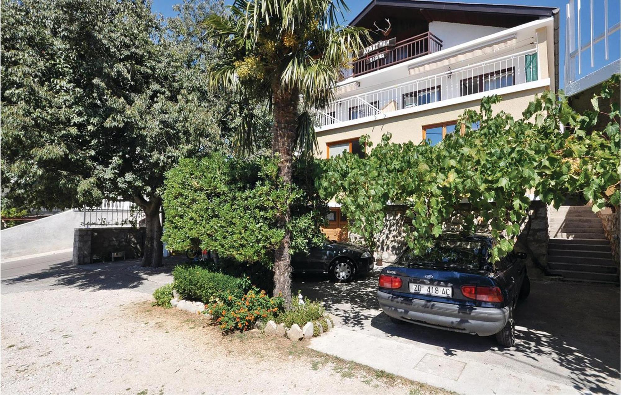 2 Bedroom Lovely Apartment In Starigrad Paklenica Εξωτερικό φωτογραφία